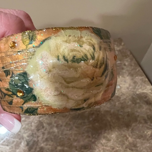 Iris Design bangle bracelet - Picture 3 of 3